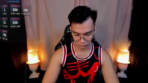 Snapshot of 000batman000 chatting on 02.04.25 Bruce online show from 02.04.25