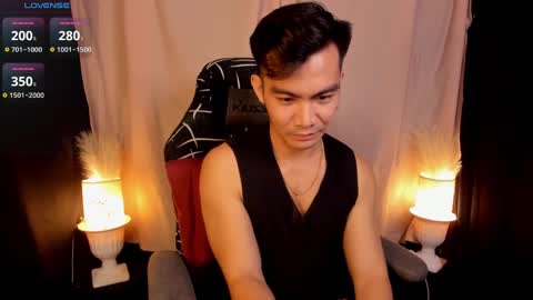 Snapshot of 000batman000 chatting on 02.10.25 Bruce online show from 02.10.25