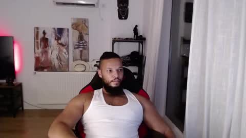 Snapshot of 0_kingsley chatting on 11.08.25 Kingsley online show from 11.08.25