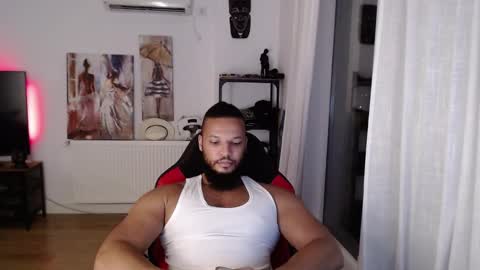 Snapshot of 0_kingsley chatting on 11.10.25 Kingsley online show from 11.10.25