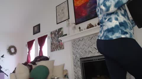 Aurora Willows online show from 03.08.25