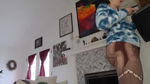 Aurora Willows online show from 03.08.25