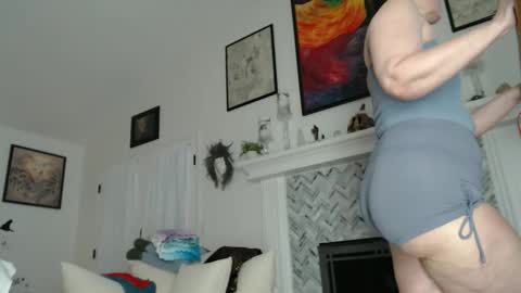 Aurora Willows online show from 11.24.25