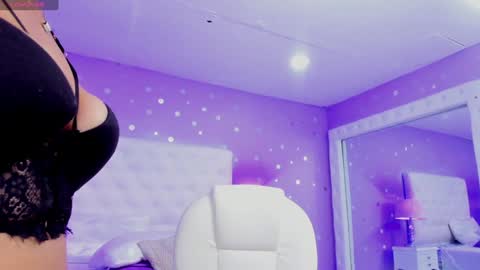 Snapshot of 15_scarlette chatting on 01.10.25 Scarlette online show from 01.10.25