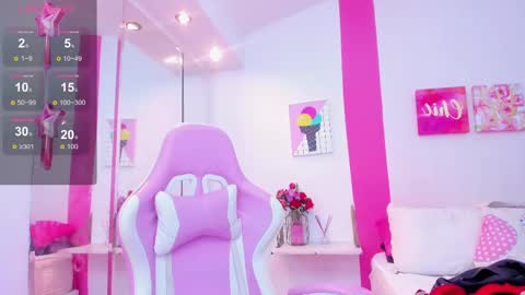 Snapshot of 15_scarlette chatting on 02.25.25 Scarlette online show from 02.25.25