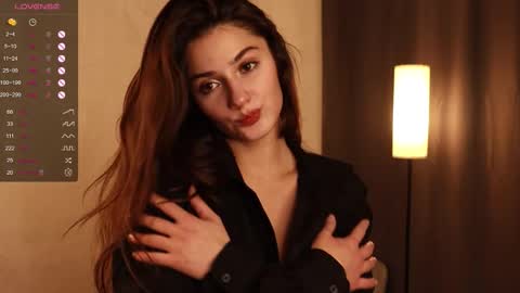 Snapshot of 17ths chatting on 11.19.25 Leksi online show from 11.19.25