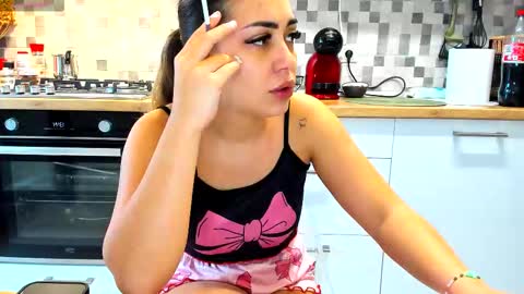 Snapshot of 18belleskinny chatting on 10.07.25 18belleskinny online show from 10.07.25