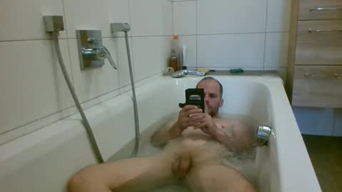 Snapshot of 19berni91 chatting on 10.19.25 berni online show from 10.19.25