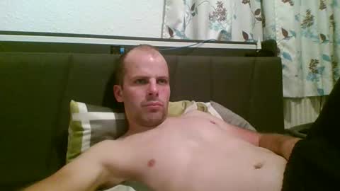 Snapshot of 19berni91 chatting on 10.31.25 berni online show from 10.31.25