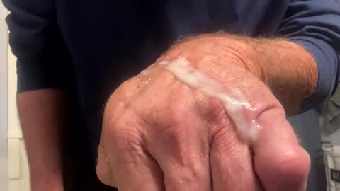 Snapshot of 1hunglo412 chatting on 10.28.25 1hunglo412 online show from 10.28.25