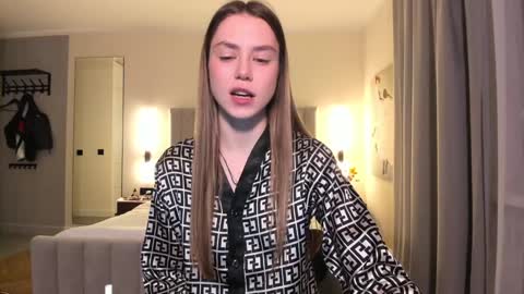 Lily 3 online show from 12.13.24