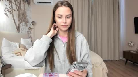 Lily 3 online show from 10.04.25