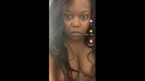 Snapshot of 1lookurhooked chatting on 02.01.26 Lillycakes online show from 02.01.26