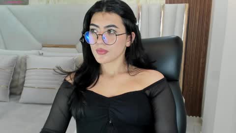 Snapshot of 1m_emily chatting on 12.09.24 . online show from 12.09.24