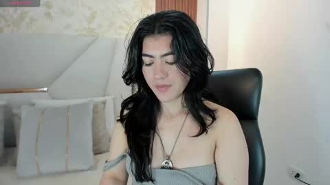 Snapshot of 1m_emily chatting on 12.12.24 . online show from 12.12.24