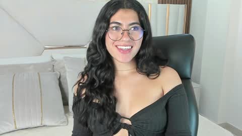 Snapshot of 1m_emily chatting on 01.22.25 . online show from 01.22.25