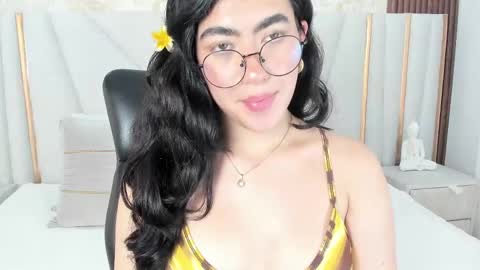 Snapshot of 1m_emily chatting on 02.12.25 . online show from 02.12.25