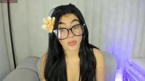 Snapshot of 1m_emily chatting on 09.08.25 . online show from 09.08.25