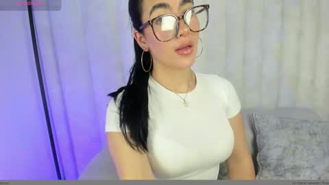 Snapshot of 1m_emily chatting on 09.11.25 . online show from 09.11.25