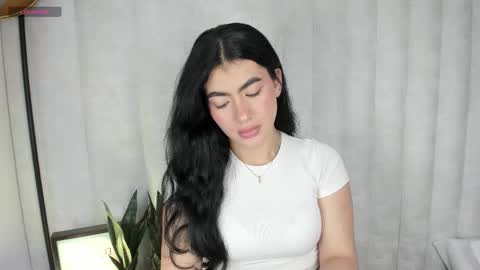 Snapshot of 1m_emily chatting on 11.11.25 . online show from 11.11.25