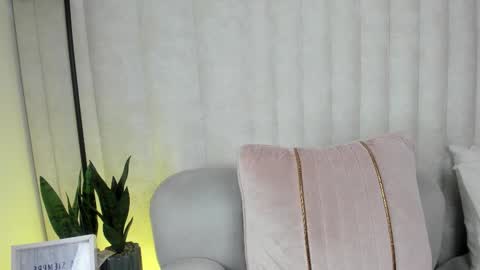 Snapshot of 1m_emily chatting on 11.18.25 . online show from 11.18.25