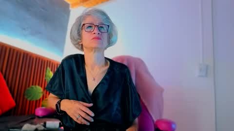 Miss Monserrate online show from 02.05.26