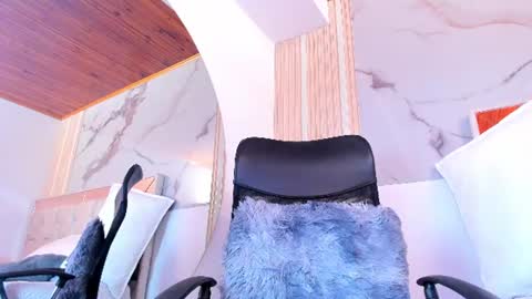 Snapshot of 1naughty_milf chatting on 06.15.26 Luisa online show from 06.15.26