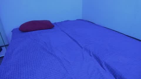 Milos online show from 12.04.24