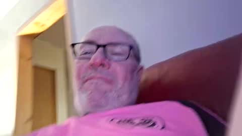 Snapshot of 211scudder chatting on 10.27.25 211skoosh online show from 10.27.25