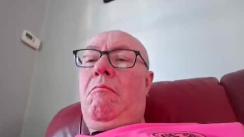 Snapshot of 211scudder chatting on 11.22.25 211skoosh online show from 11.22.25