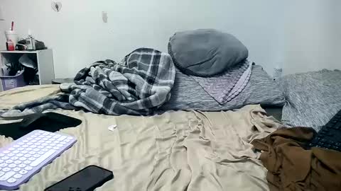 Snapshot of 21yearsy0ung9icheshung chatting on 01.13.25 AlecurClit online show from 01.13.25