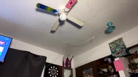 Snapshot of 21yearsy0ung9icheshung chatting on 12.14.25 AlecurClit online show from 12.14.25