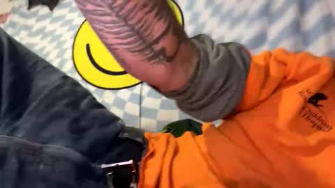 Snapshot of 21yearsy0ung9icheshung chatting on 12.18.25 AlecurClit online show from 12.18.25