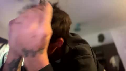 Snapshot of 21yearsy0ung9icheshung chatting on 12.20.25 AlecurClit online show from 12.20.25