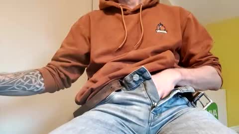 Snapshot of 22_acacia_avenue chatting on 02.14.26 22_acacia_avenue online show from 02.14.26