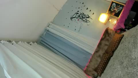 Snapshot of 2damnh0t_slut chatting on 12.21.24 haduki online show from 12.21.24