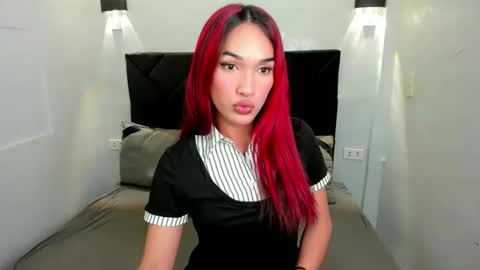 Snapshot of 2damnh0t_slut chatting on 11.19.25 haduki online show from 11.19.25