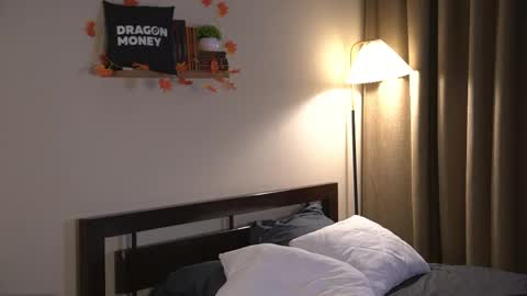 Elley  online show from 10.24.25