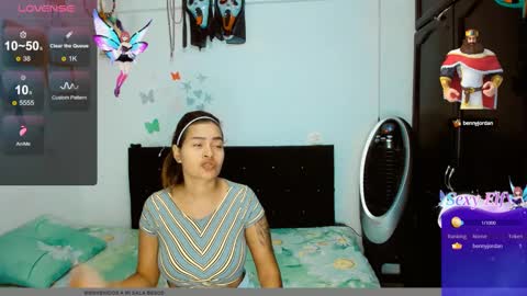 Snapshot of 2girls__dream chatting on 12.19.24 samantha sharon online show from 12.19.24