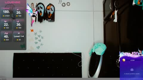 Snapshot of 2girls__dream chatting on 12.24.24 samantha sharon online show from 12.24.24