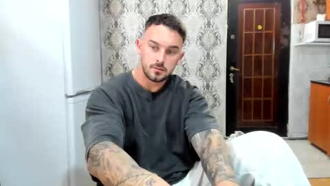 Snapshot of 2sexymuscles chatting on 05.22.26 2sexymuscles online show from 05.22.26