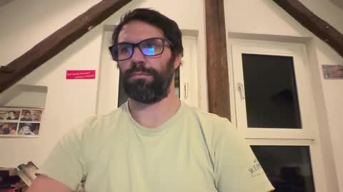 Snapshot of 3hle chatting on 01.04.25 Dani online show from 01.04.25