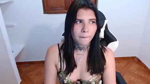 Snapshot of 3rika_gomez chatting on 02.11.25 erika online show from 02.11.25