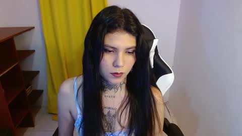 Snapshot of 3rika_gomez chatting on 10.05.25 erika online show from 10.05.25