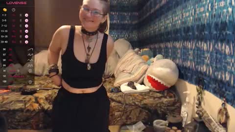 Snapshot of 420stonerchick chatting on 03.05.26 420stonerchick online show from 03.05.26