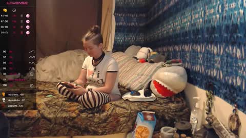 Snapshot of 420stonerchick chatting on 03.26.26 420stonerchick online show from 03.26.26