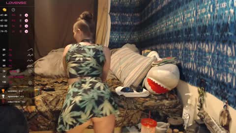 Snapshot of 420stonerchick chatting on 03.27.26 420stonerchick online show from 03.27.26