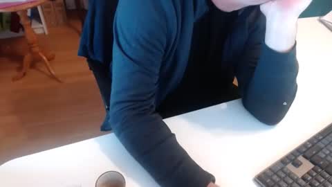 Snapshot of 69pifpaf chatting on 01.05.25 69pifpaf online show from 01.05.25