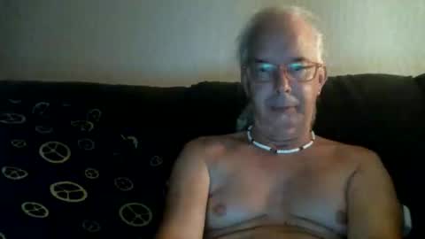 Snapshot of 808dred chatting on 05.13.26 808dred online show from 05.13.26
