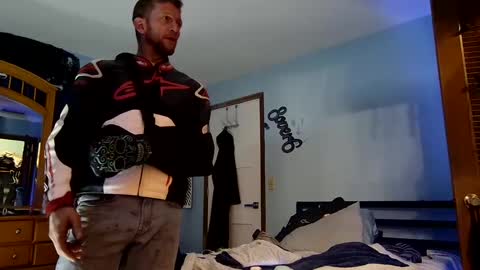 Snapshot of 9_25 chatting on 01.03.25 8over6 online show from 01.03.25